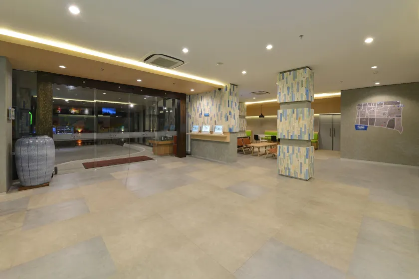 POP! Hotel Timoho Yogyakarta - Interior entrance