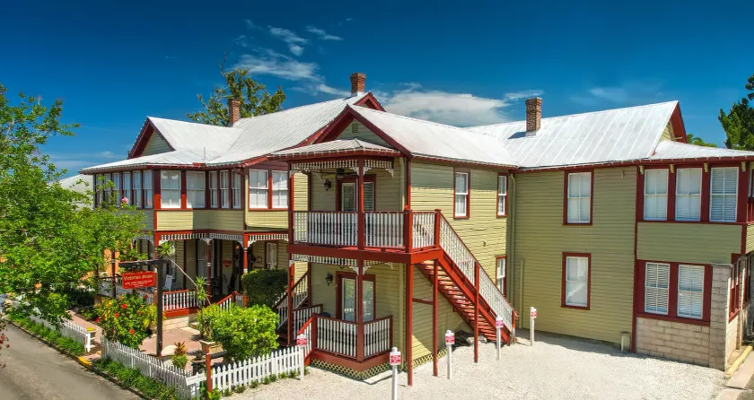 Victorian House Bed and Breakfast - Image 1