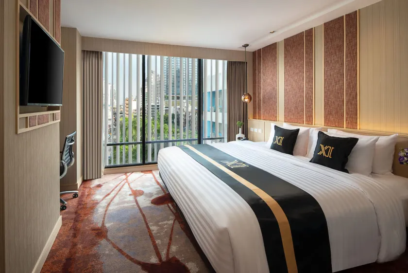Eleven Hotel Bangkok Sukhumvit 11 - Image 1