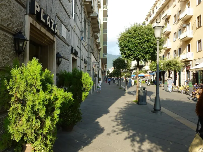 Hotel Plaza - Image 1