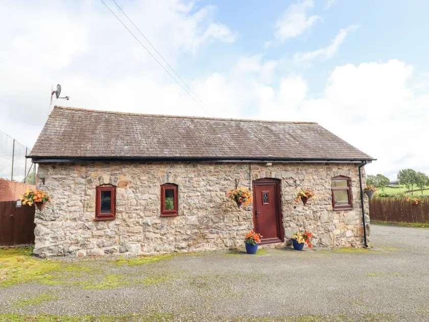 Ty Newydd - Image 1