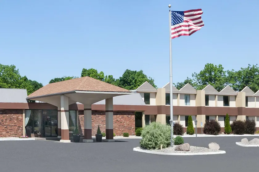Days Inn by Wyndham Albion - Image 1