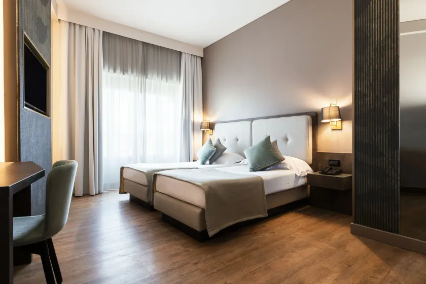 Mokinba Hotels King - Image 1