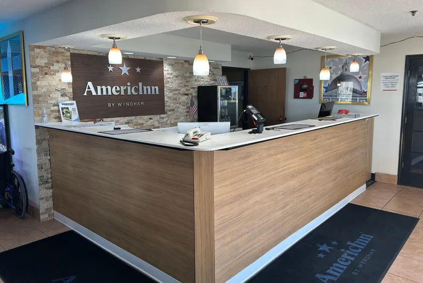 AmericInn by Wyndham Mosinee Central Wisconsin Airport - Image 1