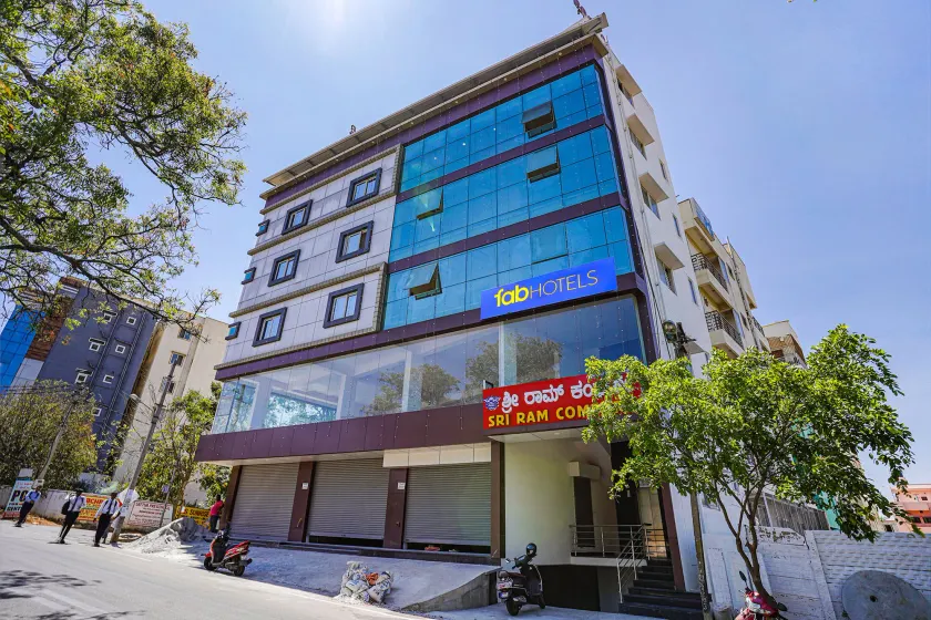 Fabhotel Sri Ram Comforts - Image 1