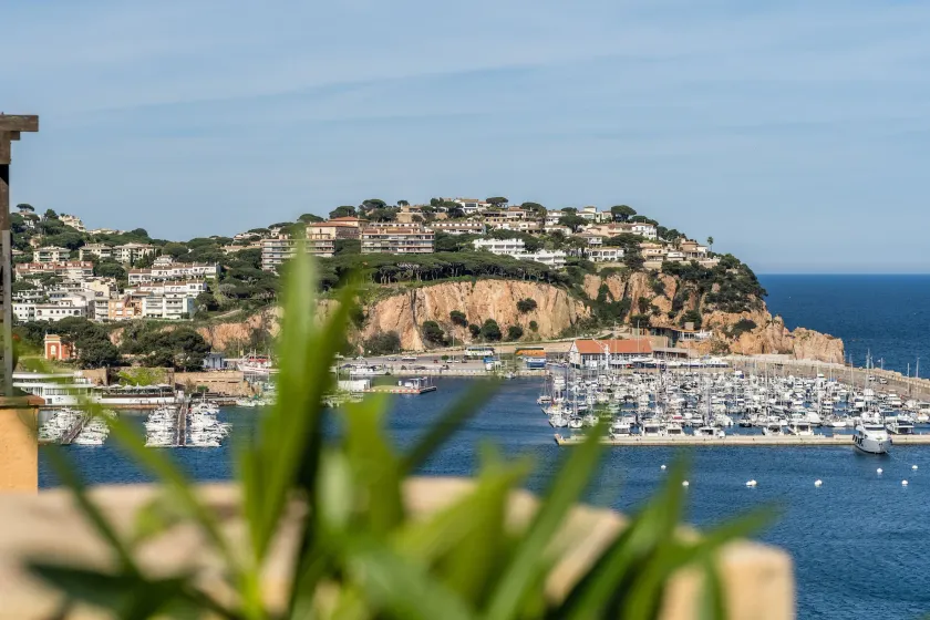 Hotel Montjoi by Brava Hoteles - Image 1