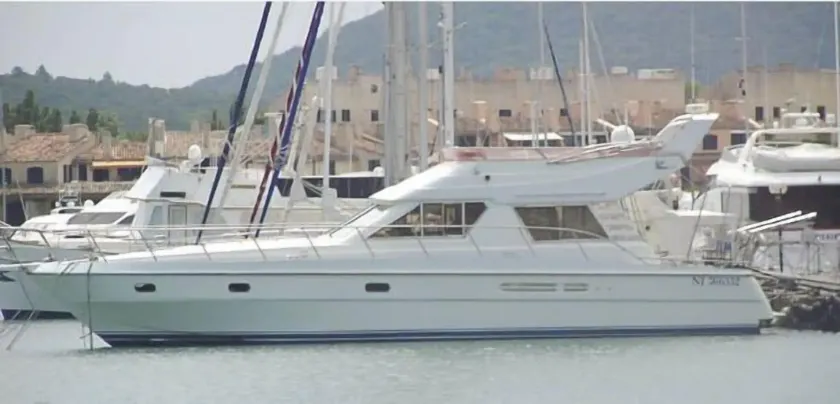 Houseboat - Image 1