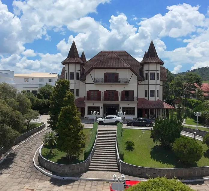 Chateau Palace Hotel - Image 1