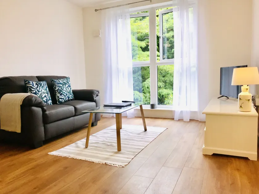 New Central Woking 1 and 2 Bedroom Apartments with Free Gym, close to Train Station - Image 1
