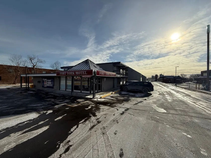 Fort York Motel - Image 1