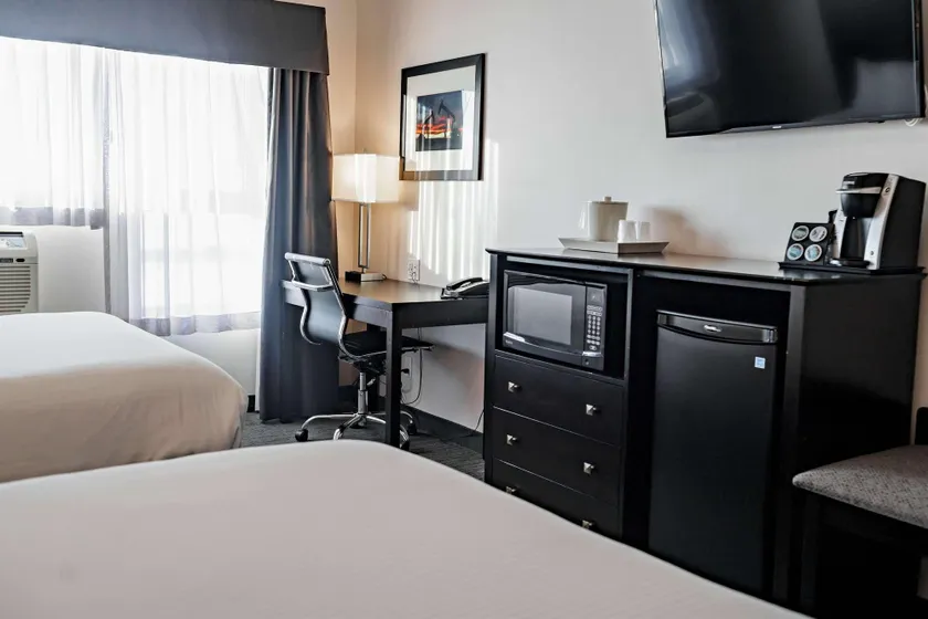 Park Inn by Radisson Edmonton Airport - Image 1