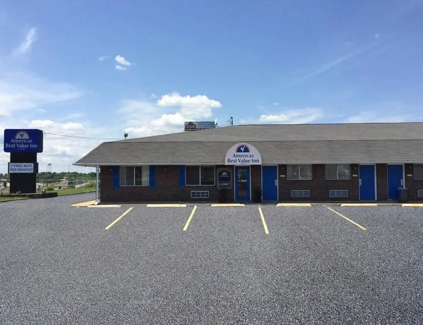 Americas Best Value Inn Sullivan - Image 1