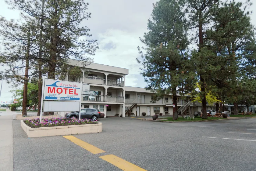 Beachside Motel - Image 1