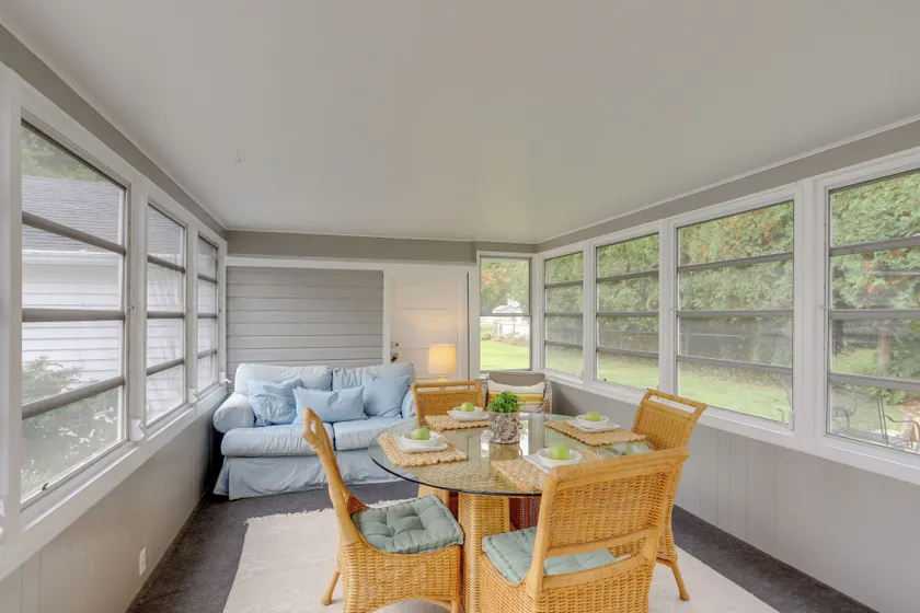 Cozy Cottage in Historic Village: Near Cedar Point - Intérieur