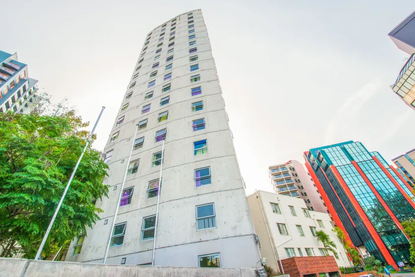 Columbia Apartments - Image 1