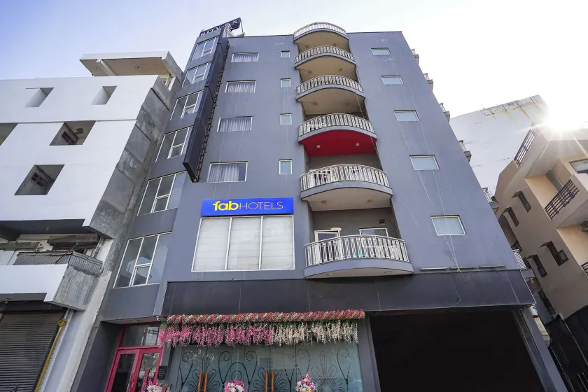 Fabhotel Royale 49 - Image 1