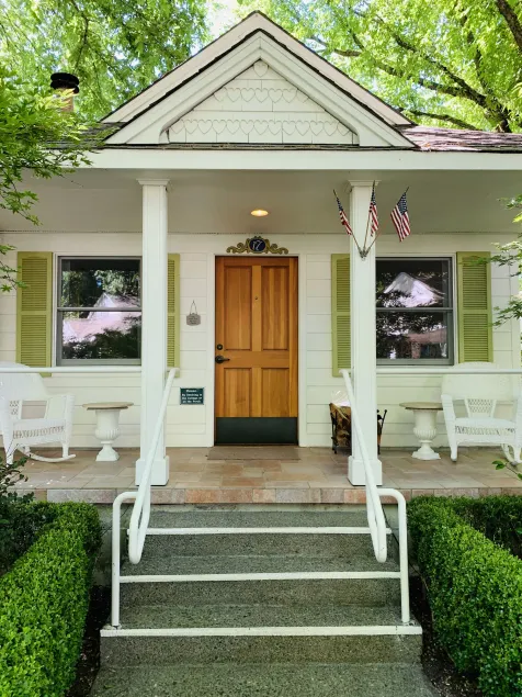 Cottage Grove Inn - Image 1
