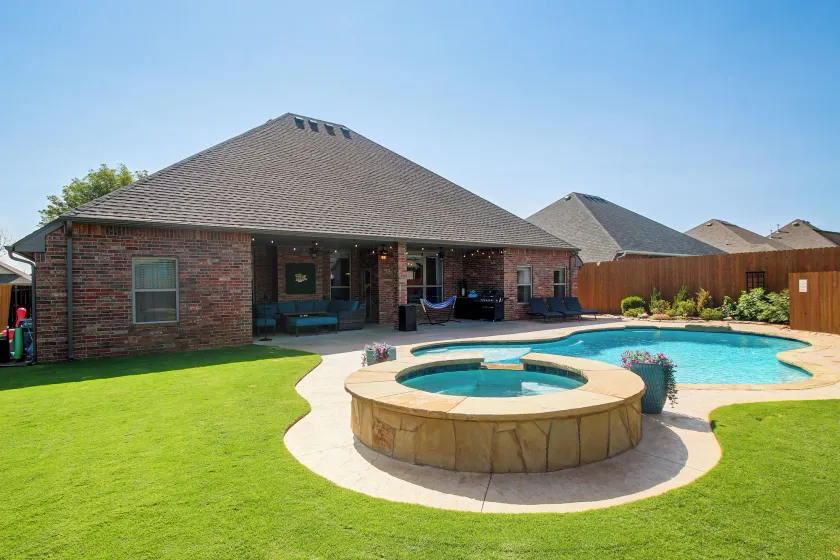 Gateway to Downtown Okc! Elegant Home - Image 1