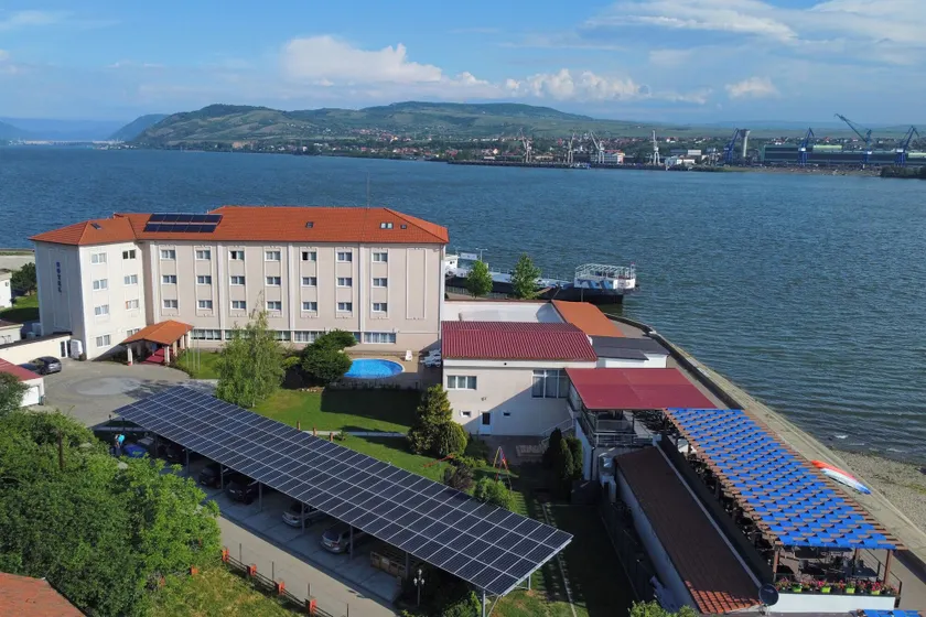 Hotel Aquastar Danube - Image 1