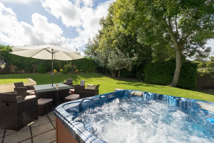 Peveril House, Spacious Eco-friendly Holiday Home - Image 1