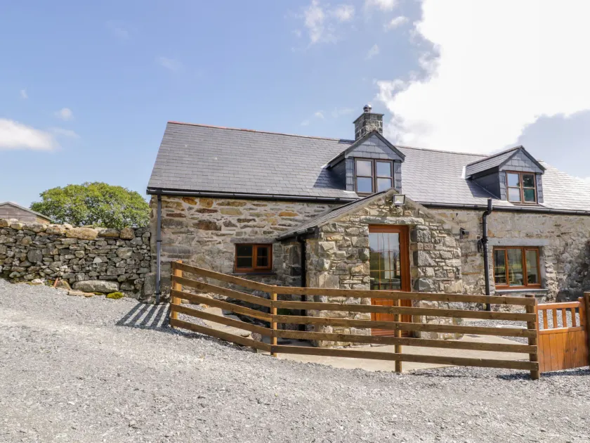 Yr Hen Stabal - Image 1
