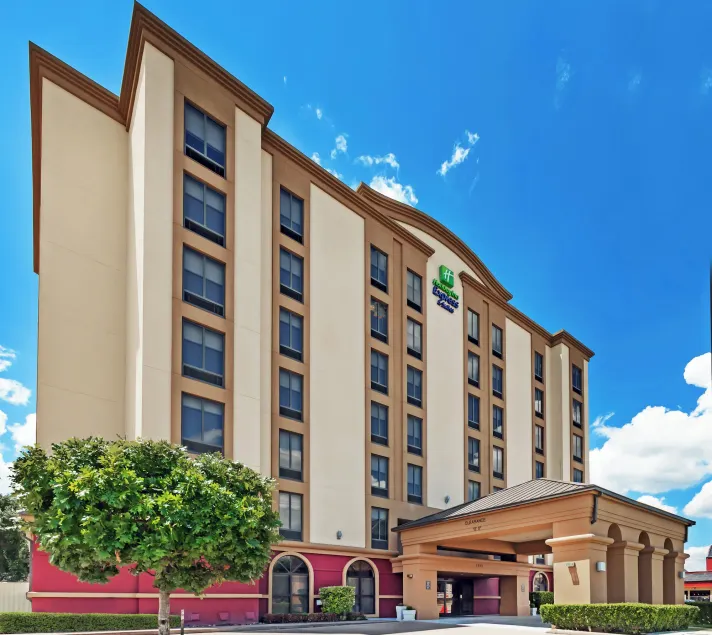 Holiday Inn Express & Suites Houston - Memorial Park Area by IHG - Image 1