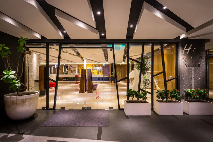 HOTEL HI- Chui-Yang - Image 1