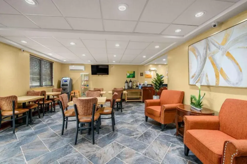  Hibiscus Inn & Suites - Image 1