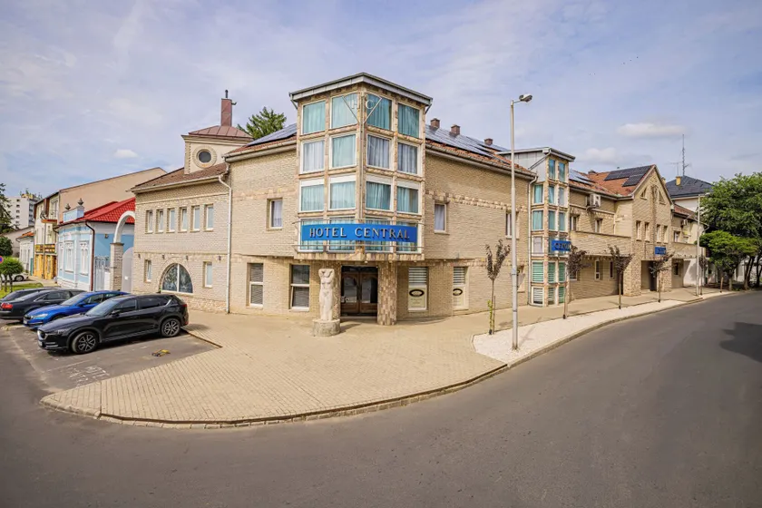 Hotel Central - Image 1