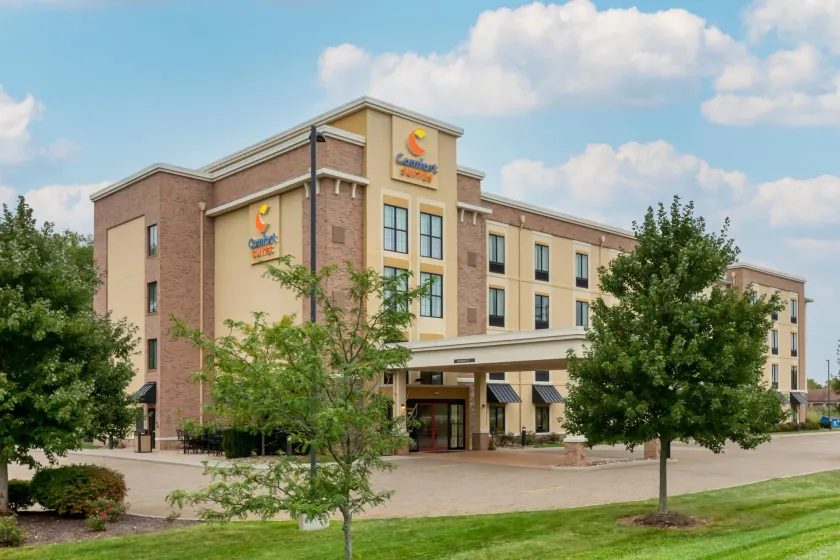 Comfort Suites Hartville-North Canton - Image 1