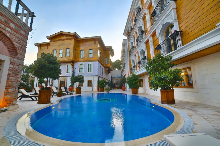 Seven Hills Palace & Spa - Image 1