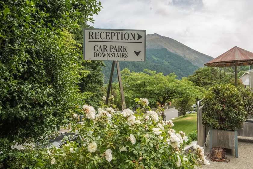 Coronation Lodge - Image 1