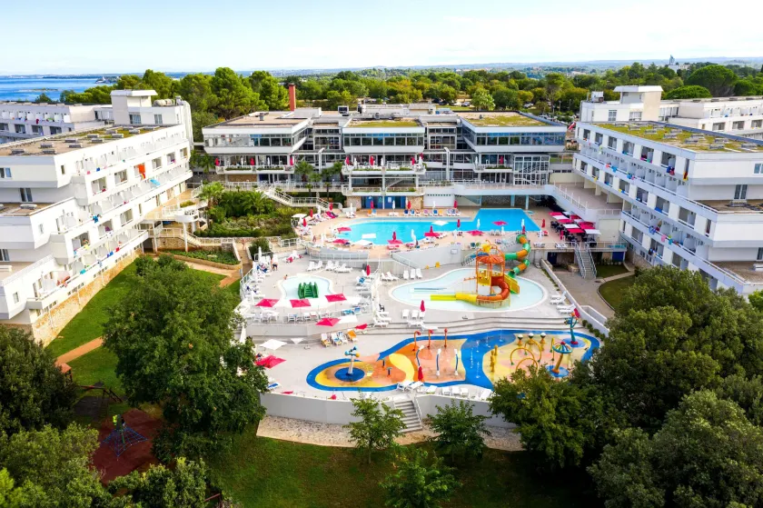 Hotel Delfin Plava Laguna - Image 1