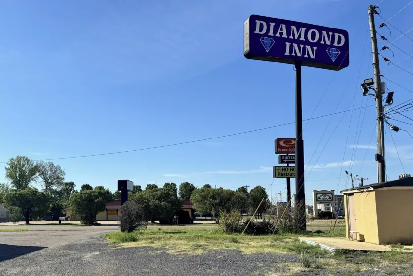 DIAMOND INN - Image 1
