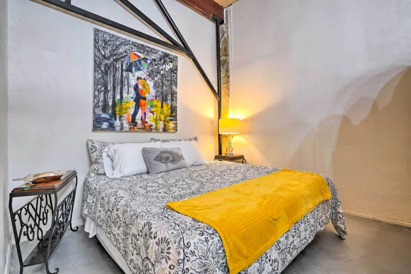 Ideally Located Vacation Rental Studio in Laredo! - Rum