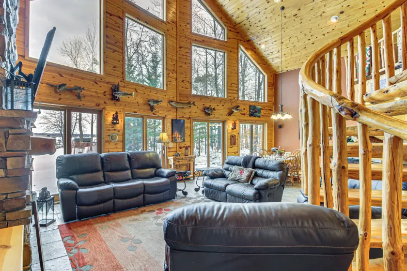 Big Pine Lake Escape: Summer & Winter Adventures - Image 1