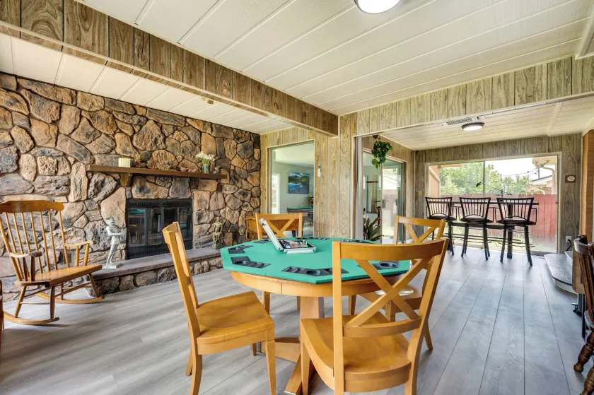 Game Room, Deck + Theater: Westminster Family Home - Innenbereich