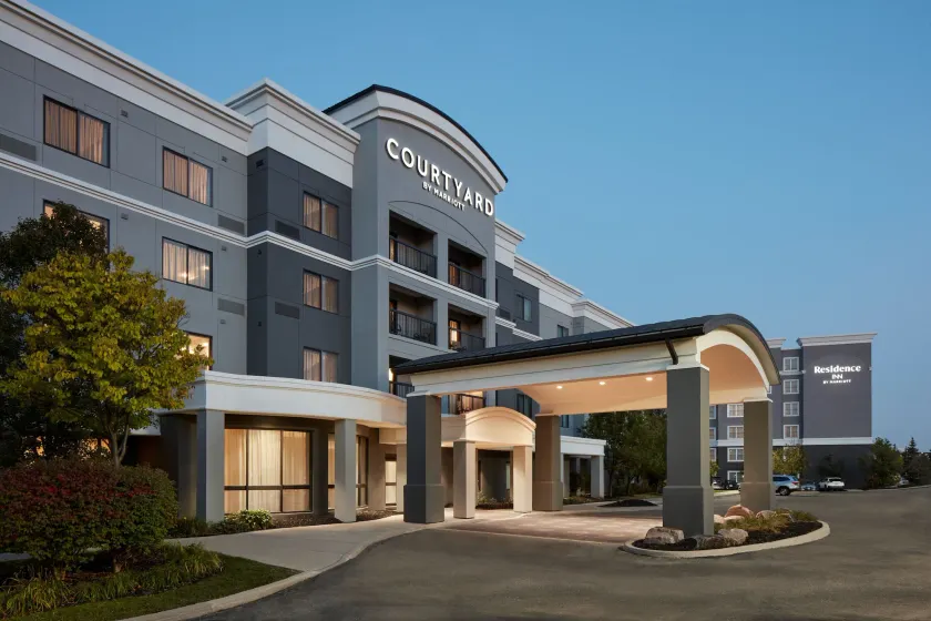 Courtyard by Marriott Mississauga-Airport Corporate Centre West - Image 1