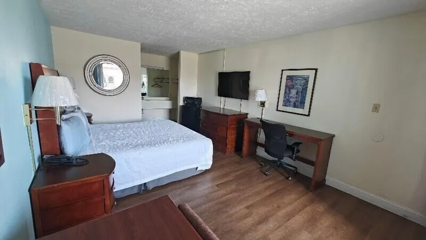 Travelodge by Wyndham Richmond Kentucky - Image 1