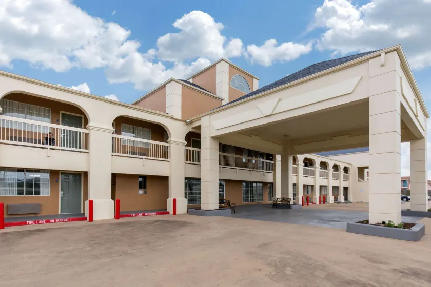 Quality Inn Clute Freeport - Image 1