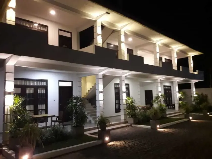 Airport Grand Holiday Home - Image 1
