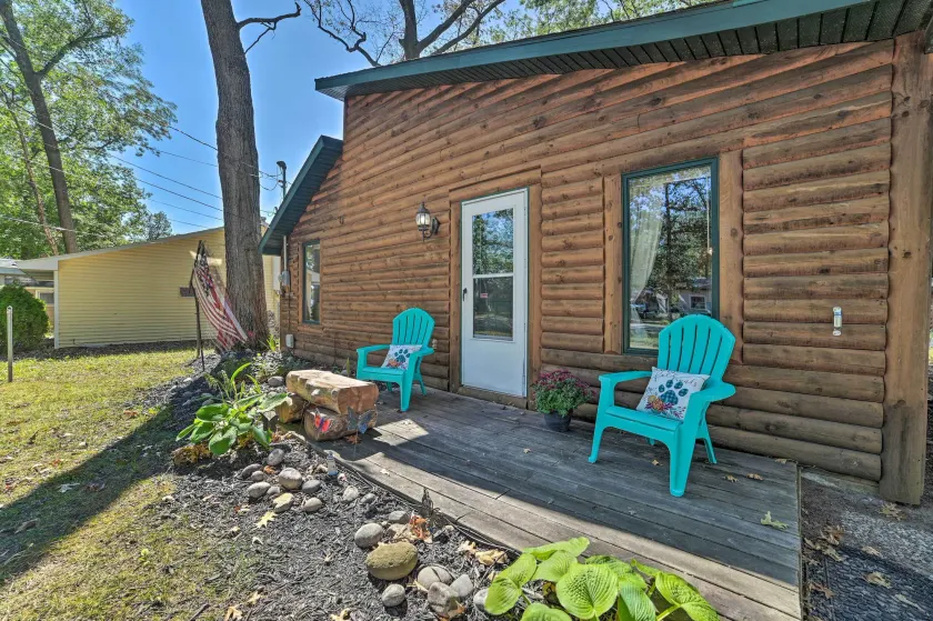 Charming Houghton Lake Cottage w/ Backyard! - Image 1