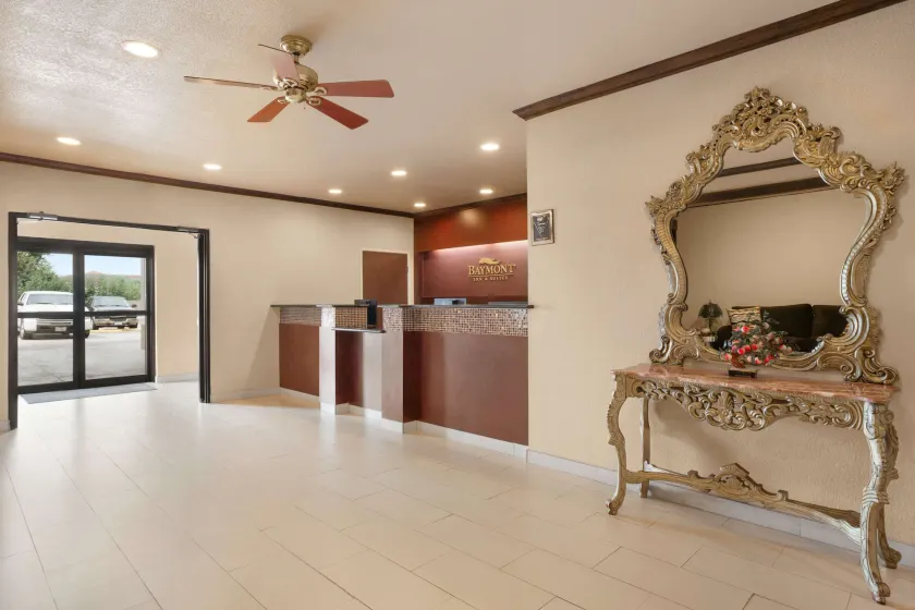 Baymont by Wyndham Clute Lake Jackson - Lobby