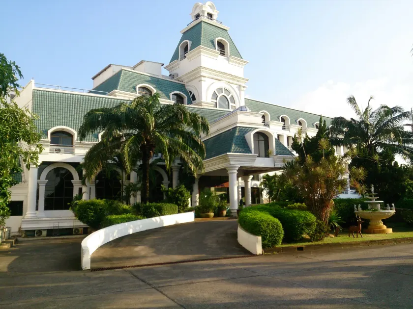 Camelot Hotel Pattaya - Image 1