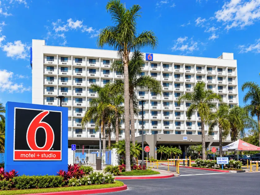 Suites Los Angeles CA Los Angeles LAX - Image 1