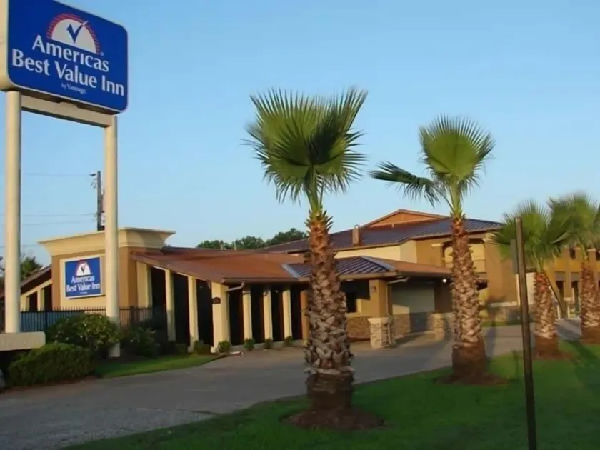 Americas Best Value Inn Angleton - Image 1
