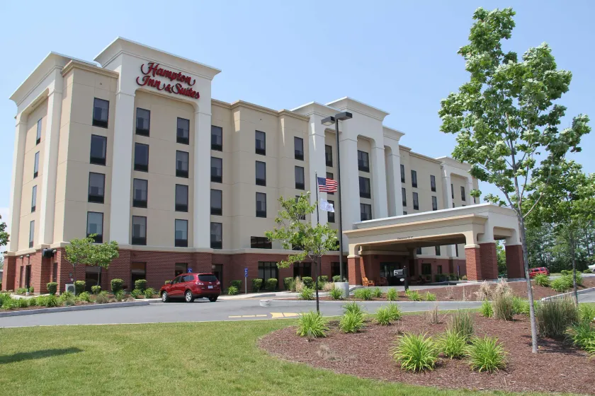 Hampton Inn & Suites Plattsburgh - Image 1