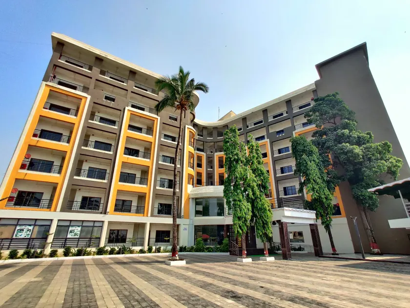 Golden Chariot Hotel Daman - Image 1