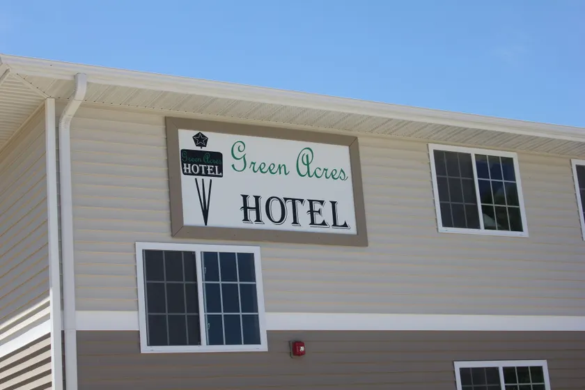 Green Acres Hotel - Image 1