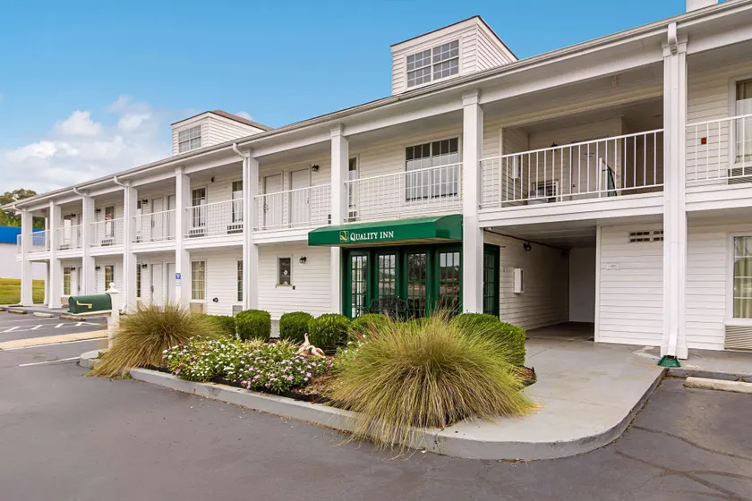 Quality Inn Thomaston - Image 1